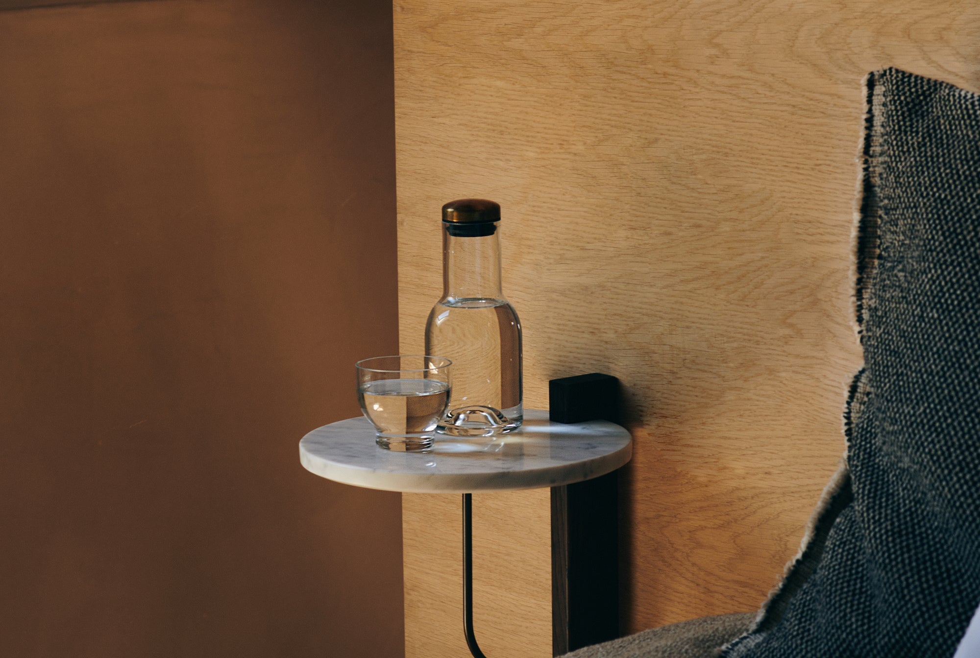 小坪數傢具推薦-節省空間的北歐風邊桌 - 潤舍．生活家居 Luxury Life