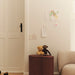 Ferm Living Isola 藤編收納邊桌 鐵紅色 情境照