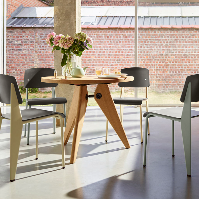 進口餐桌｜Vitra 三角實木餐桌 Gueridon Round Table