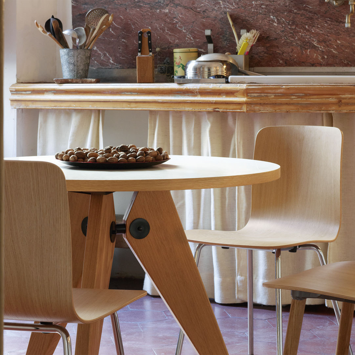 進口餐桌｜Vitra 三角實木餐桌 Gueridon Round Table