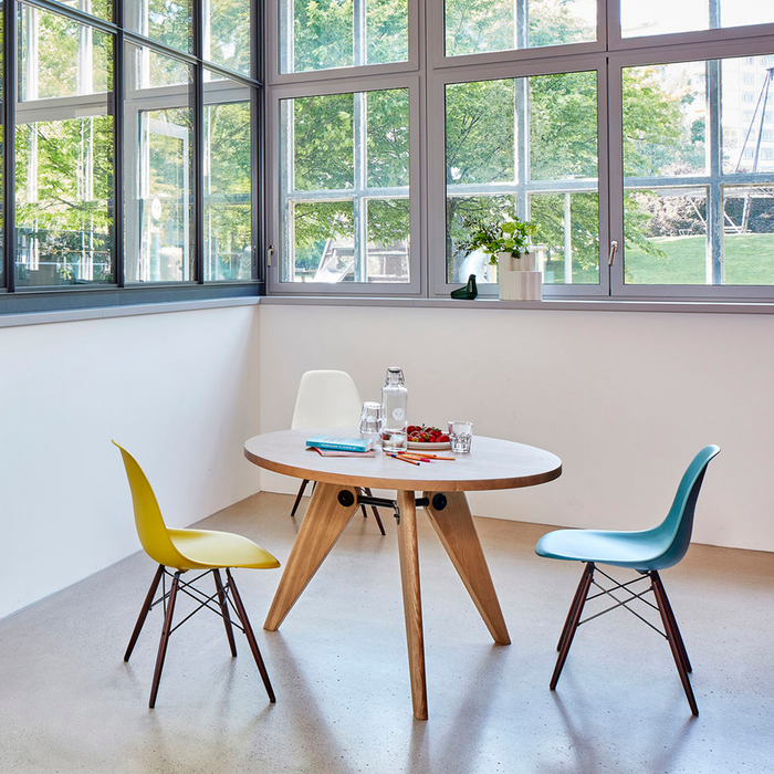 進口餐桌｜Vitra 三角實木餐桌 Gueridon Round Table