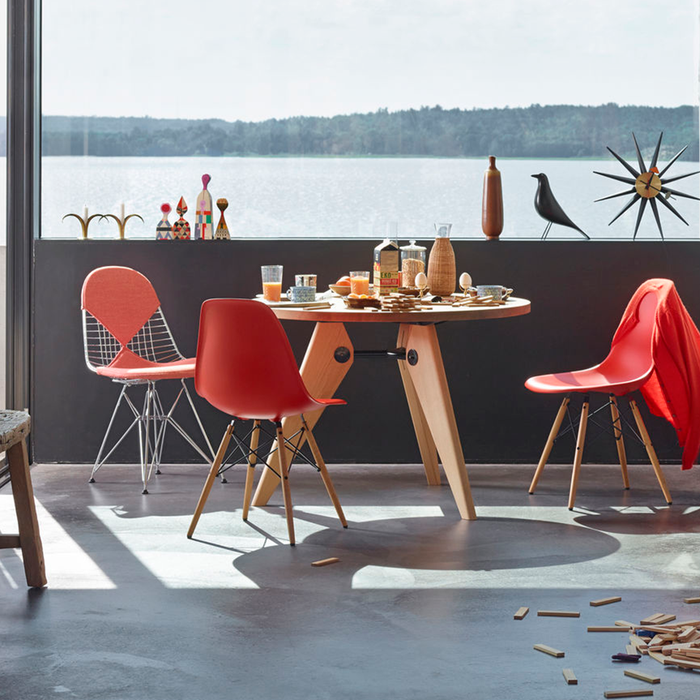 進口餐桌｜Vitra 三角實木餐桌 Gueridon Round Table