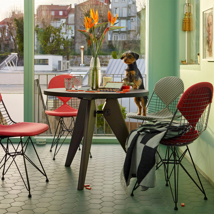 進口餐桌｜Vitra 三角實木餐桌 Gueridon Round Table