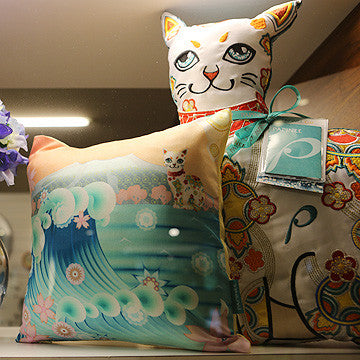 【 精選現貨優惠 】Papinee Cat Fuji Pillow 貓咪富士山迷你抱枕