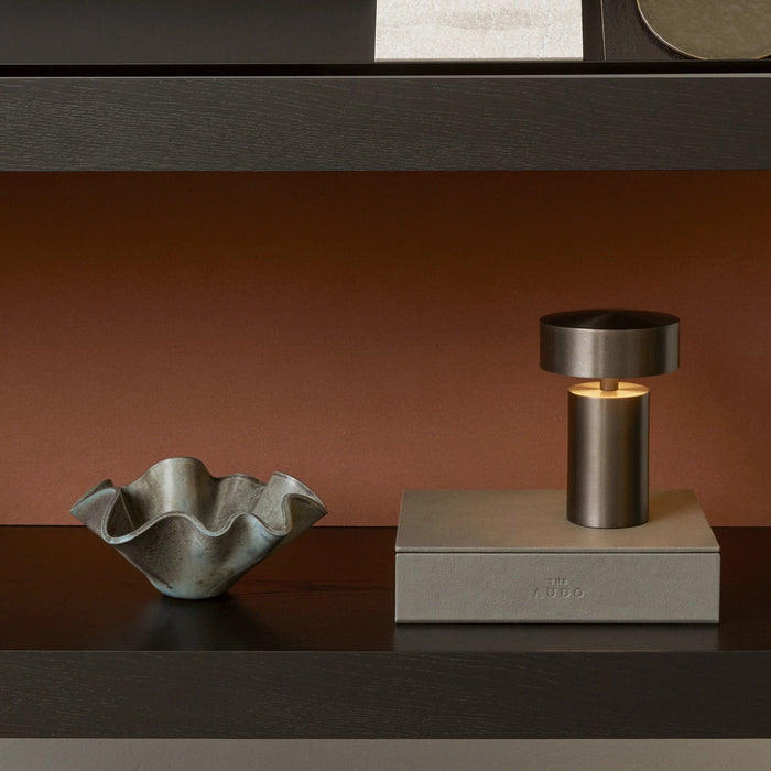 北歐進口桌燈推薦｜Audo 輕巧復古充電式桌燈 Column Table Lamp IP44 北歐丹麥燈飾推薦 Menu