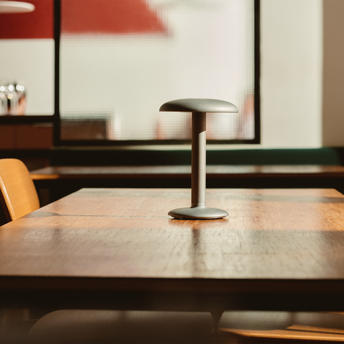 義大利進口燈飾｜Flos 古斯塔夫桌燈 (USB 充電款) Gustave Table Lamp