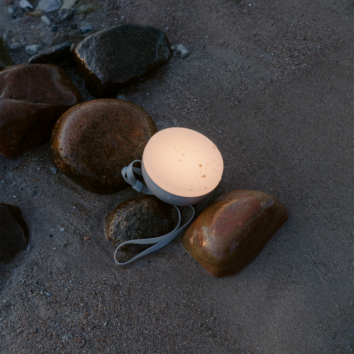 北歐進口燈具｜New Works 冒險之心充電式桌燈／露營燈 Sphere Adventure Light 北歐丹麥極簡傢具品牌