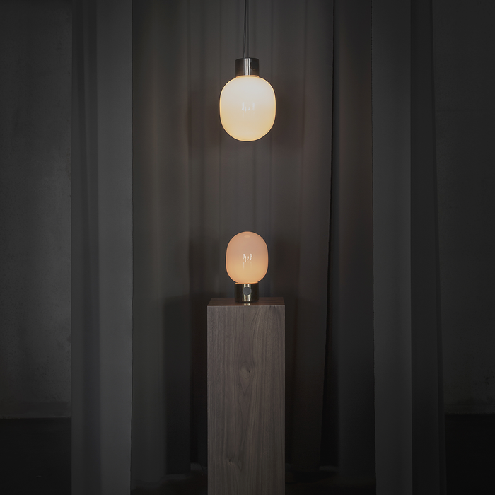 北歐進口桌燈｜Audo 膠囊桌燈 JWDA Table Lamp in Small Metallic Base 北歐丹麥燈飾推薦 Menu