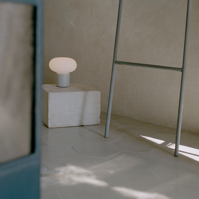 北歐進口燈具｜New Works 約翰充電式桌燈／露營燈 Karl-Johan Portable Table Lamp 北歐丹麥極簡傢具品牌