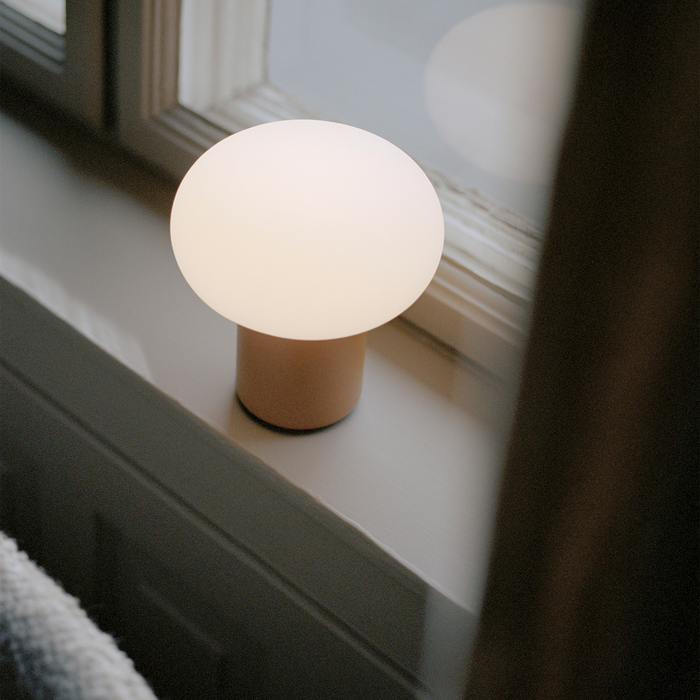 北歐進口燈具｜New Works 約翰充電式桌燈／露營燈 Karl-Johan Portable Table Lamp 北歐丹麥極簡傢具品牌