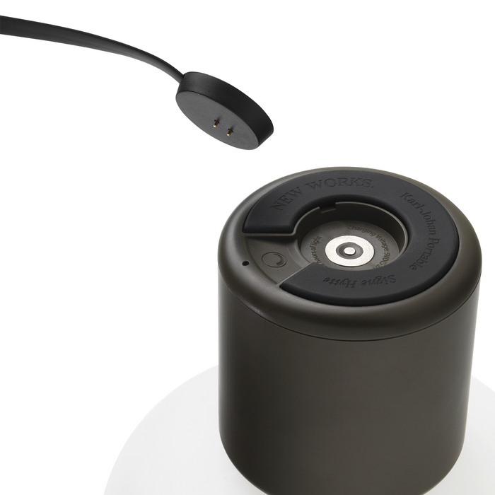 北歐進口燈具｜New Works 約翰充電式桌燈／露營燈 Karl-Johan Portable Table Lamp 北歐丹麥極簡傢具品牌