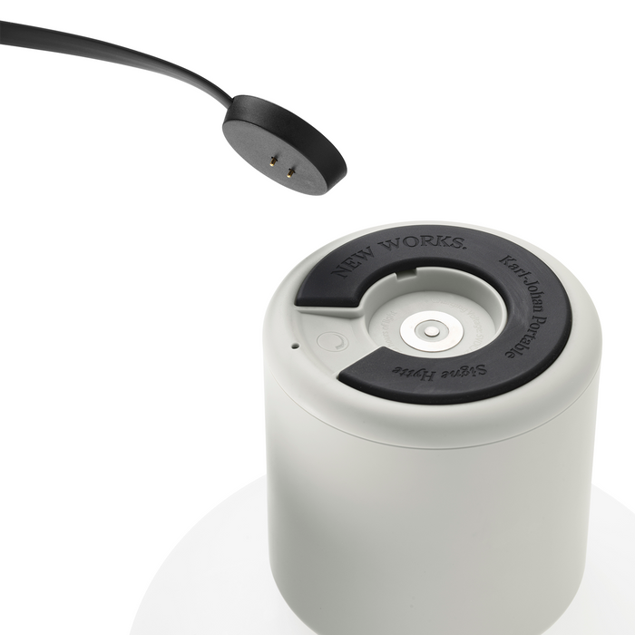北歐進口燈具｜New Works 約翰充電式桌燈／露營燈 Karl-Johan Portable Table Lamp 北歐丹麥極簡傢具品牌