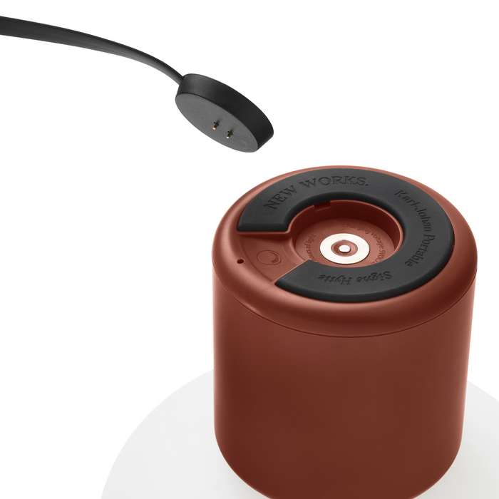 北歐進口燈具｜New Works 約翰充電式桌燈／露營燈 Karl-Johan Portable Table Lamp 北歐丹麥極簡傢具品牌