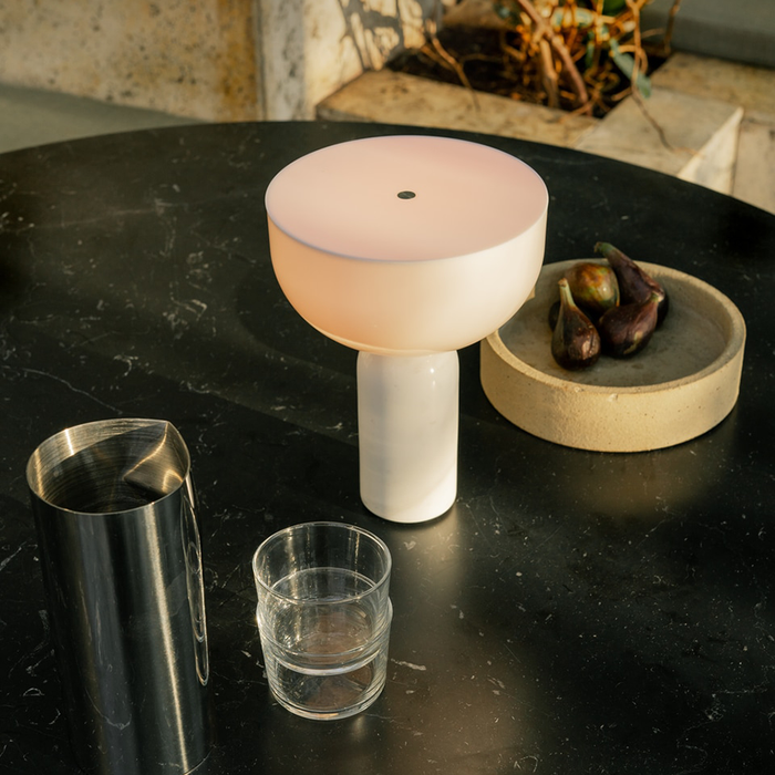 北歐進口燈具｜New Works 無瑕之光充電式桌燈／露營燈 Kizu Portable Table Lamp 北歐丹麥極簡傢具品牌