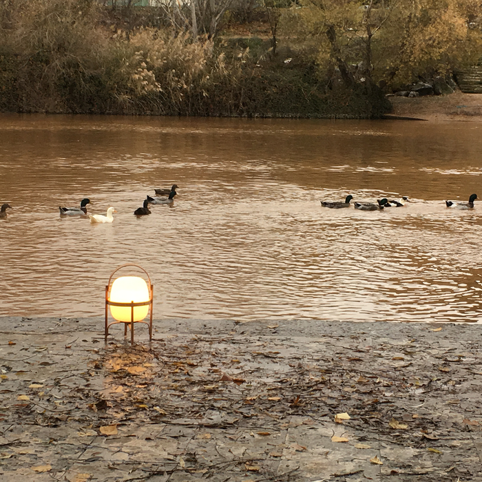 進口桌燈 - 西班牙 Santa & Cole 提籃桌燈 (櫻桃木 / 充電式) Cestita Bateria Portable Table Lamp，進口燈具品牌