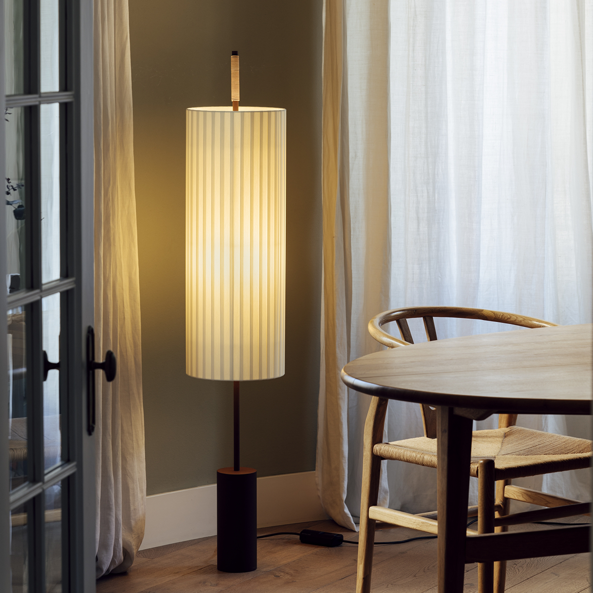 進口立燈 - 西班牙 Santa & Cole 朵莉卡系列 摺紡造型 線條 立燈 Dorica Floor Lamp，進口燈具品牌