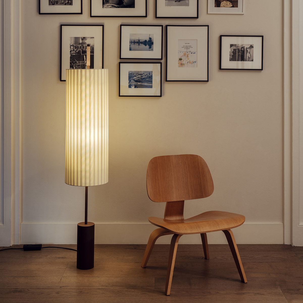 進口立燈 - 西班牙 Santa & Cole 朵莉卡系列 摺紡造型 線條 立燈 Dorica Floor Lamp，進口燈具品牌