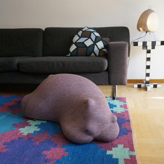 靠枕推薦｜Vitra 可愛睡熊紡織坐枕 Resting Bear